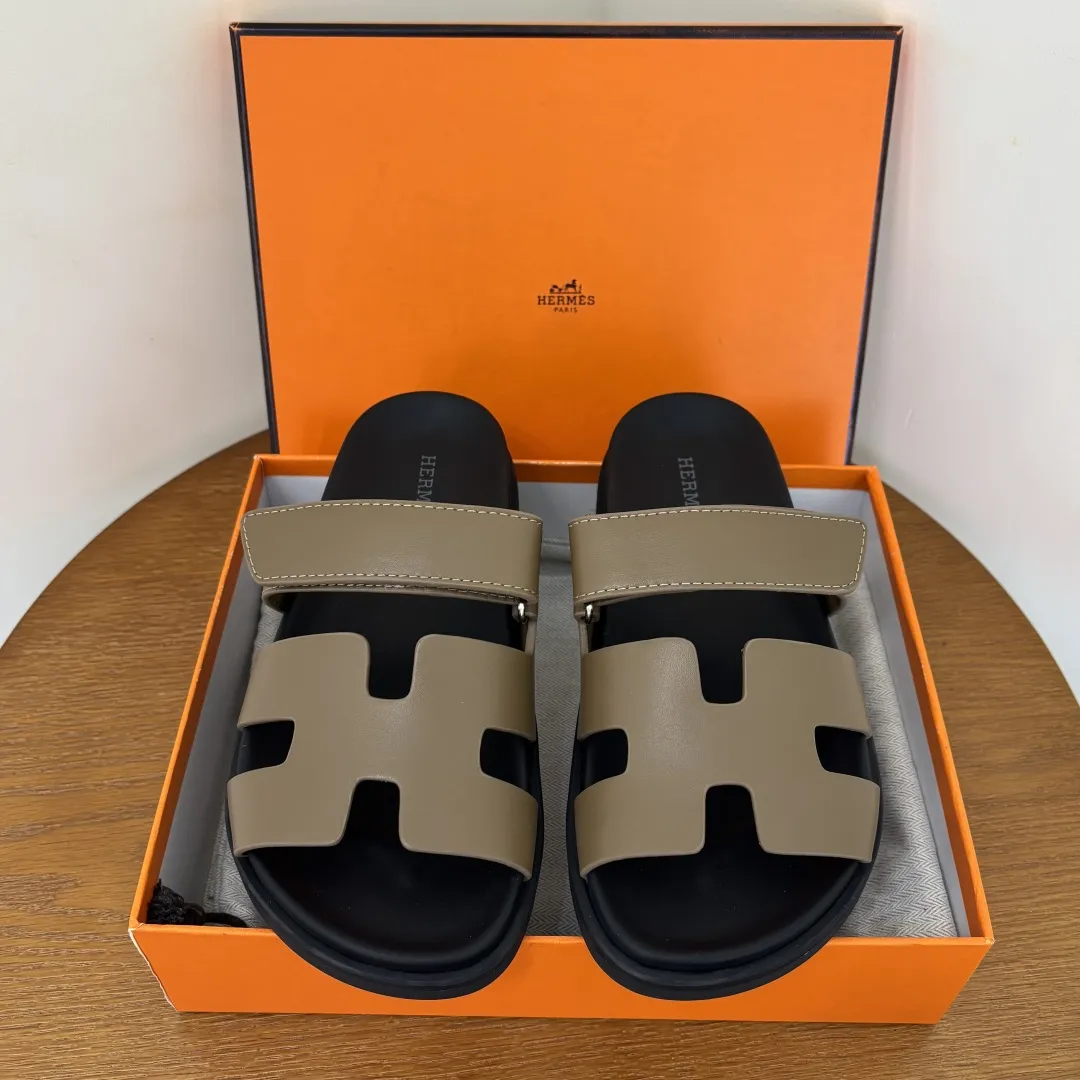 Chypre Sandal Greige Leather