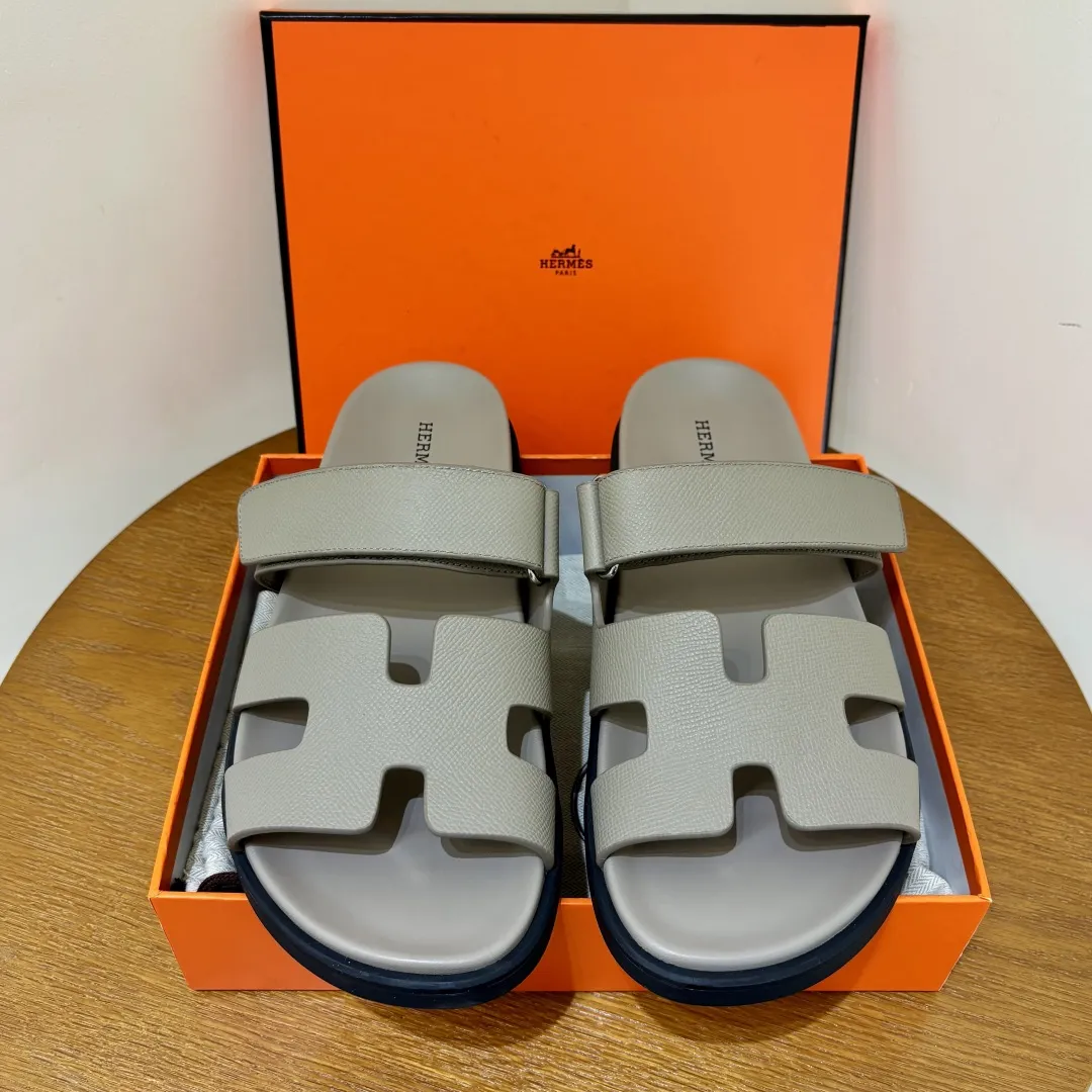 Chypre Sandal Sandstone Gray