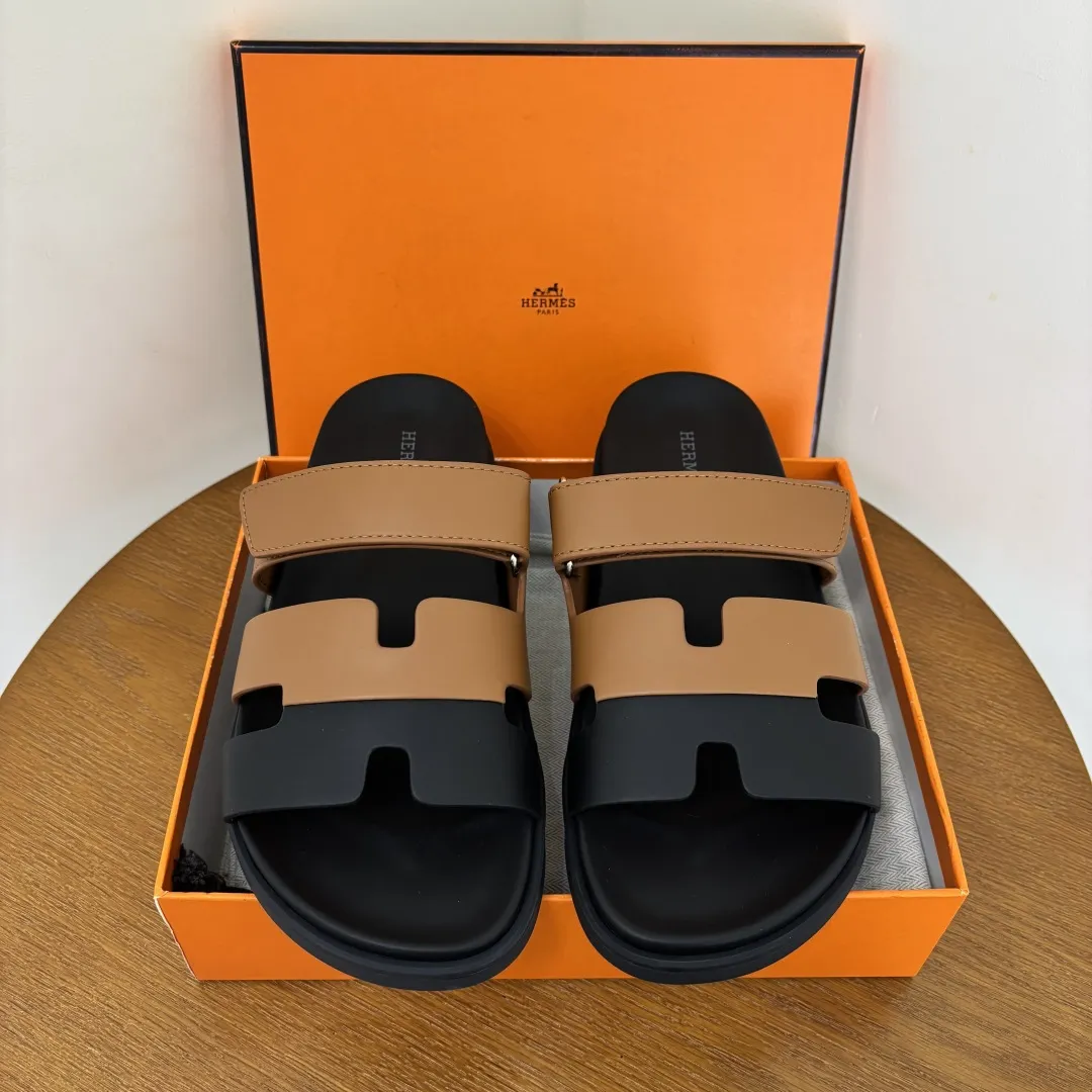 Chypre Sandal Black & Tan Luxe