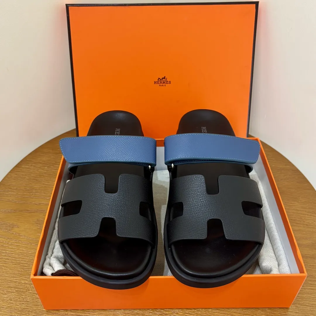 Chypre Sandal Noir Blue Accent
